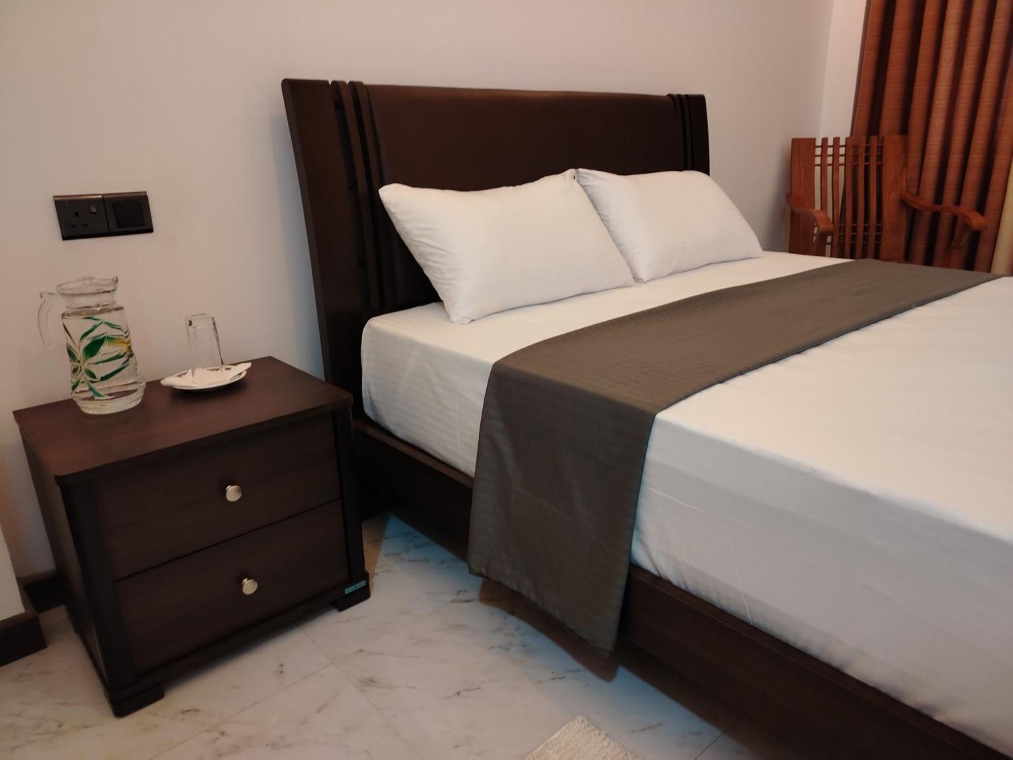 Diora Hotel Ratnapura Eksteriør bilde