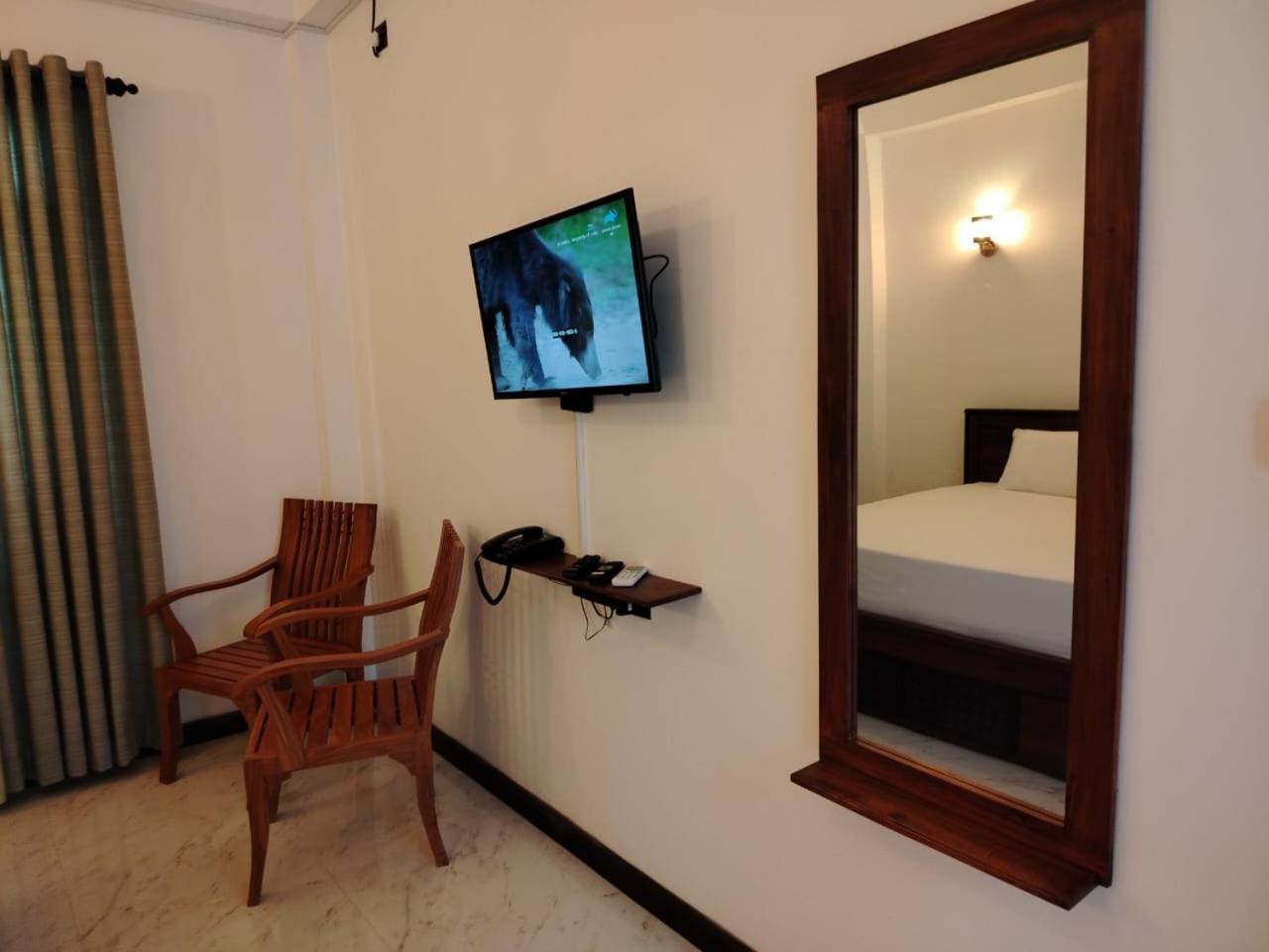 Diora Hotel Ratnapura Eksteriør bilde