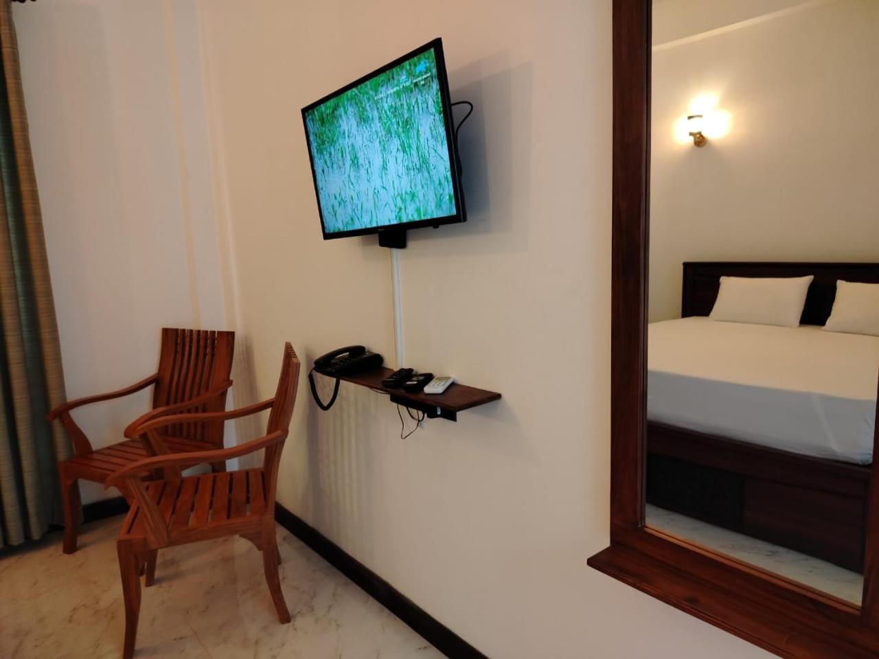 Diora Hotel Ratnapura Eksteriør bilde